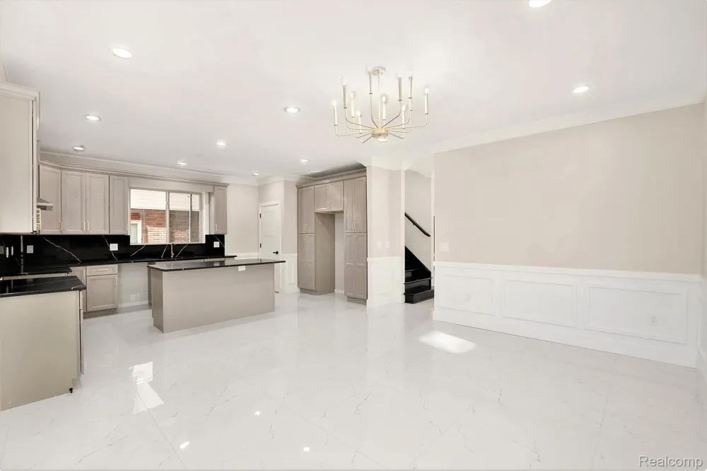 7634 Pinehurst Street Dearborn City, MI 48126