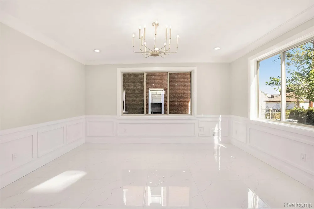 7634 Pinehurst Street Dearborn City, MI 48126