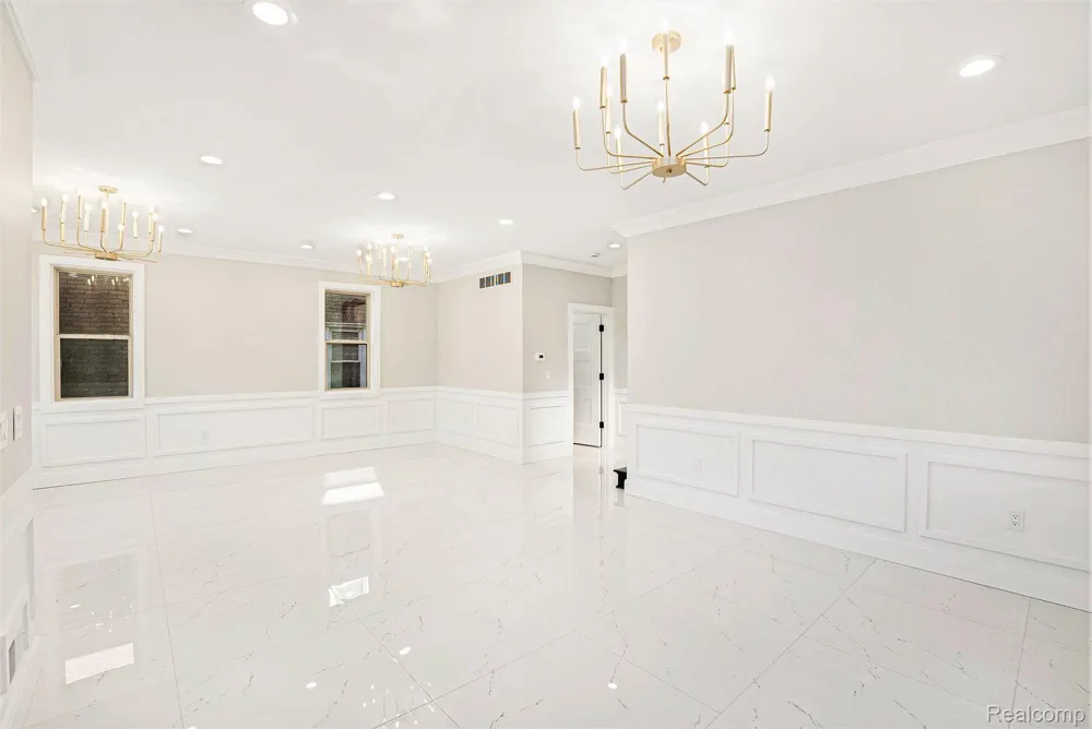 7634 Pinehurst Street Dearborn City, MI 48126