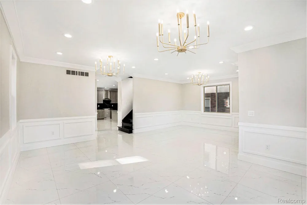 7634 Pinehurst Street Dearborn City, MI 48126