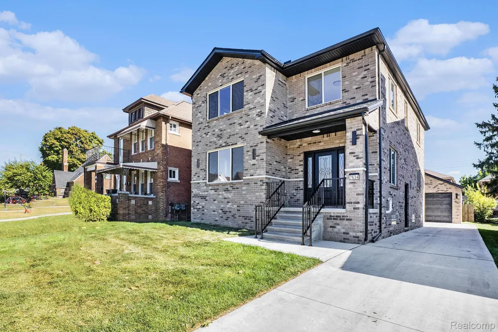 7634 Pinehurst Street Dearborn City, MI 48126