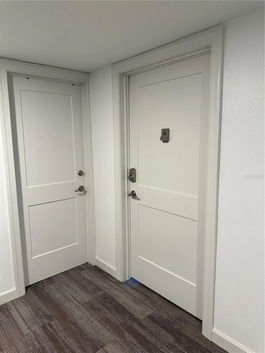 1700 BENJAMIN FRANKLIN DRIVE #9E Sarasota, FL 34236