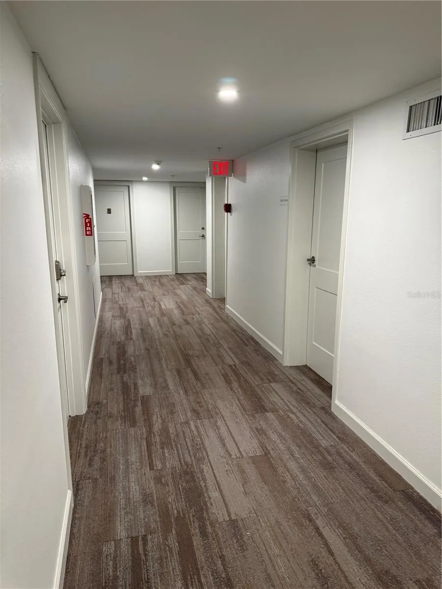 1700 BENJAMIN FRANKLIN DRIVE #9E Sarasota, FL 34236