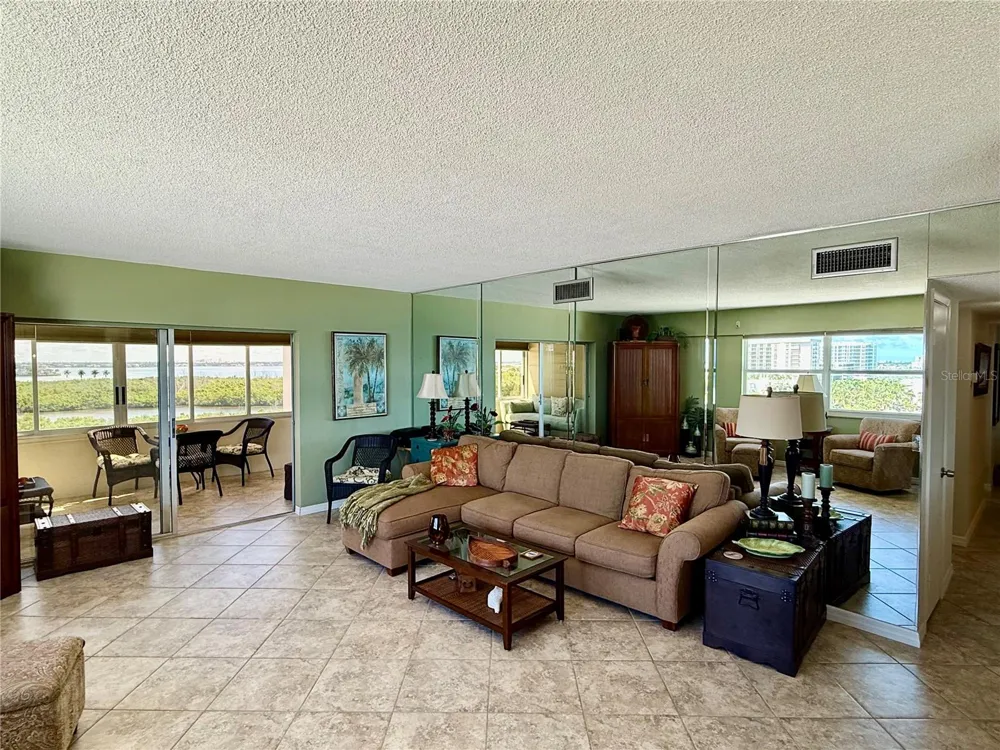 1700 BENJAMIN FRANKLIN DRIVE #9E Sarasota, FL 34236