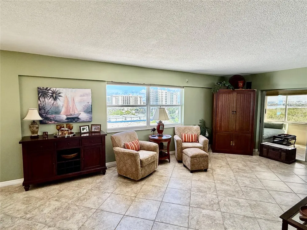 1700 BENJAMIN FRANKLIN DRIVE #9E Sarasota, FL 34236