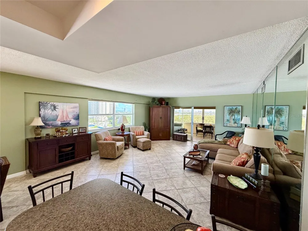 1700 BENJAMIN FRANKLIN DRIVE #9E Sarasota, FL 34236