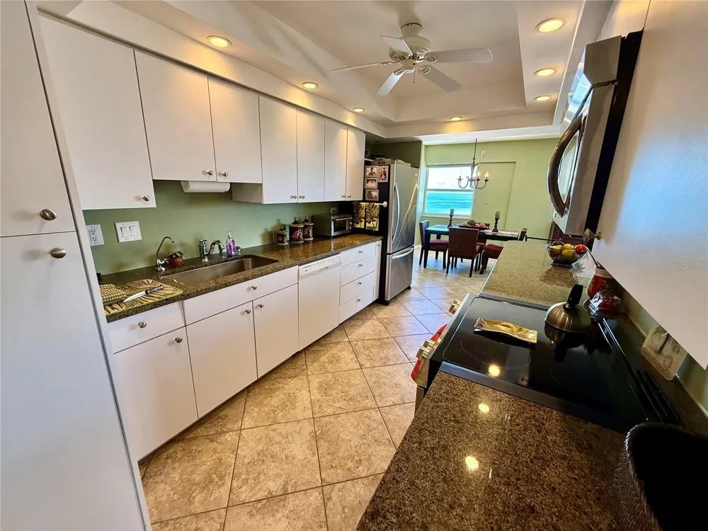 1700 BENJAMIN FRANKLIN DRIVE #9E Sarasota, FL 34236