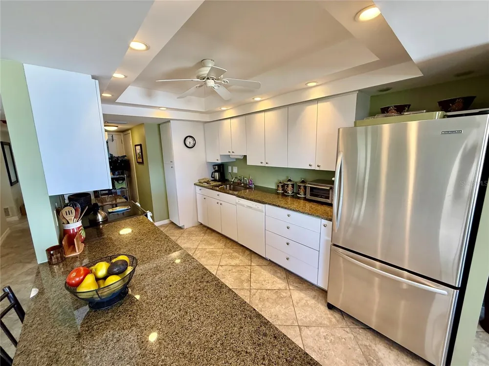 1700 BENJAMIN FRANKLIN DRIVE #9E Sarasota, FL 34236