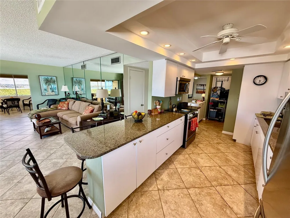 1700 BENJAMIN FRANKLIN DRIVE #9E Sarasota, FL 34236