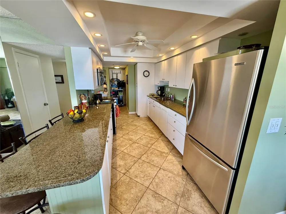 1700 BENJAMIN FRANKLIN DRIVE #9E Sarasota, FL 34236