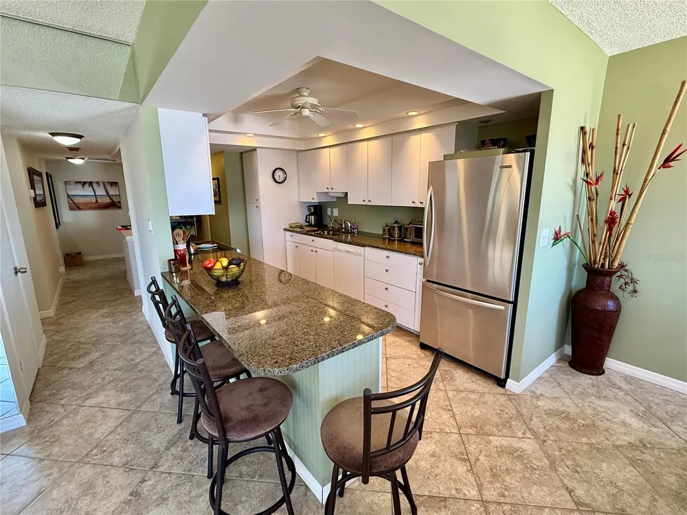 1700 BENJAMIN FRANKLIN DRIVE #9E Sarasota, FL 34236