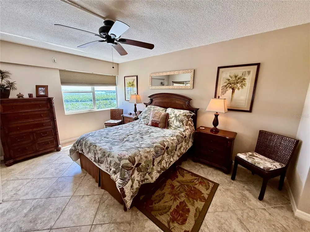 1700 BENJAMIN FRANKLIN DRIVE #9E Sarasota, FL 34236