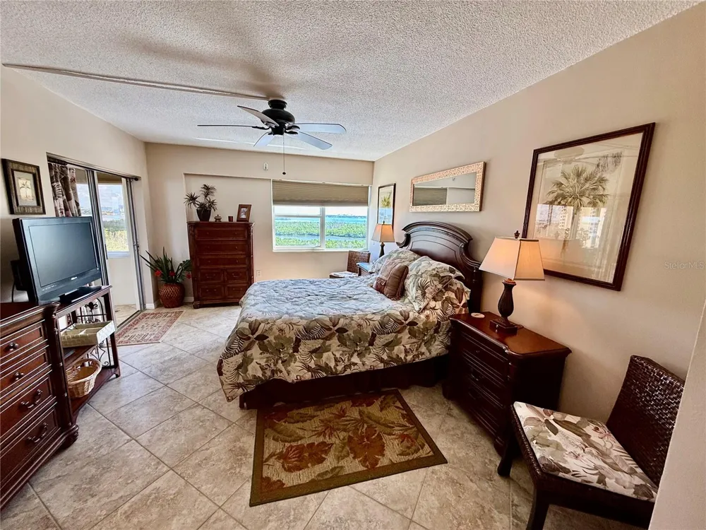 1700 BENJAMIN FRANKLIN DRIVE #9E Sarasota, FL 34236