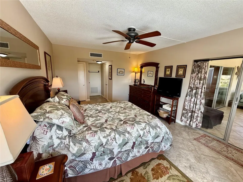 1700 BENJAMIN FRANKLIN DRIVE #9E Sarasota, FL 34236