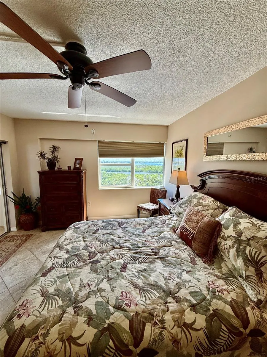 1700 BENJAMIN FRANKLIN DRIVE #9E Sarasota, FL 34236