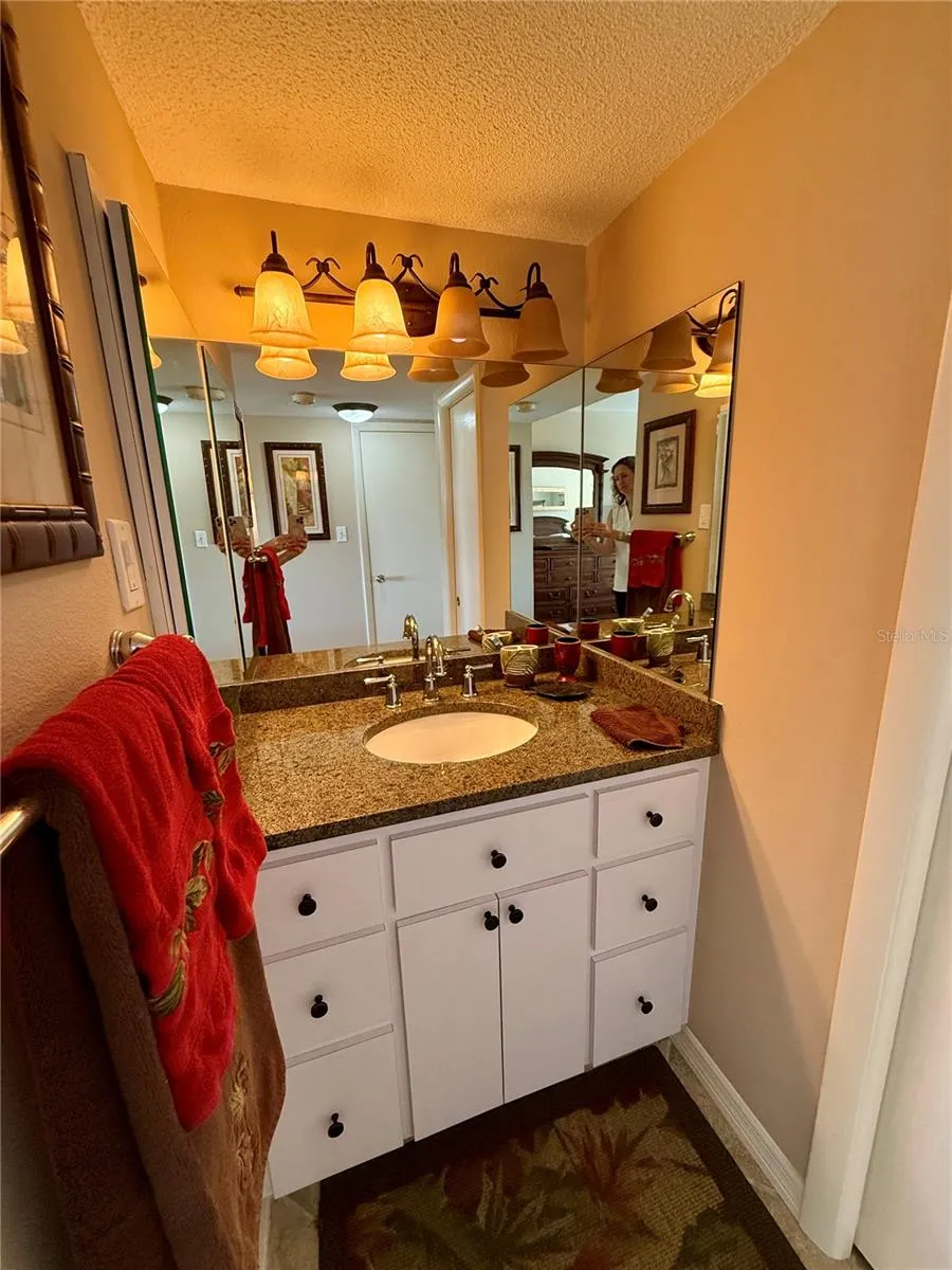 1700 BENJAMIN FRANKLIN DRIVE #9E Sarasota, FL 34236