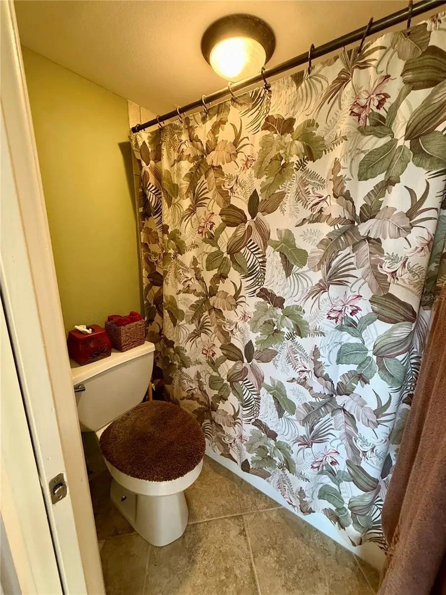 1700 BENJAMIN FRANKLIN DRIVE #9E Sarasota, FL 34236