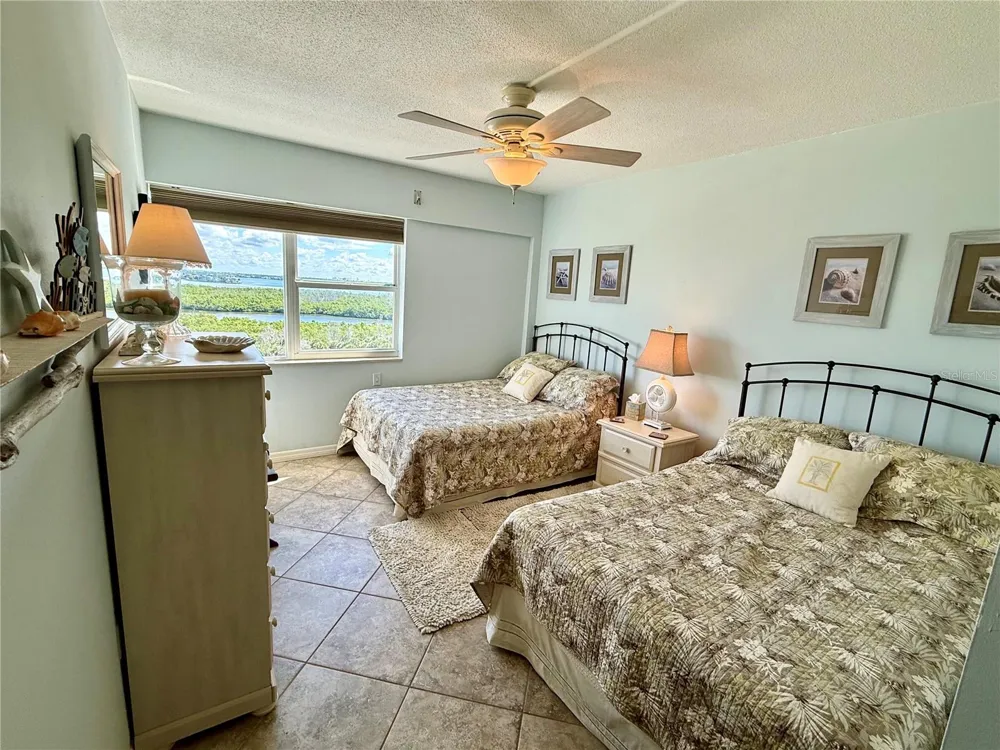 1700 BENJAMIN FRANKLIN DRIVE #9E Sarasota, FL 34236