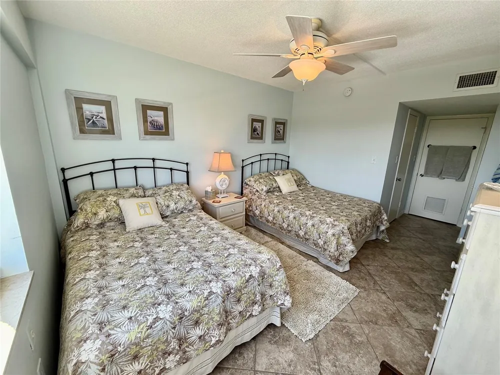 1700 BENJAMIN FRANKLIN DRIVE #9E Sarasota, FL 34236