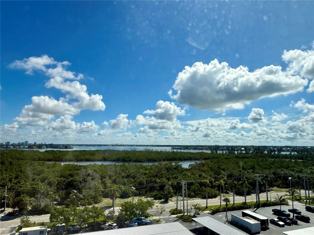 1700 BENJAMIN FRANKLIN DRIVE #9E Sarasota, FL 34236