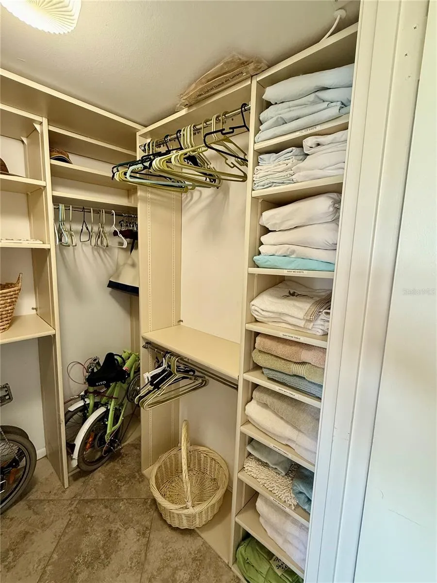 1700 BENJAMIN FRANKLIN DRIVE #9E Sarasota, FL 34236