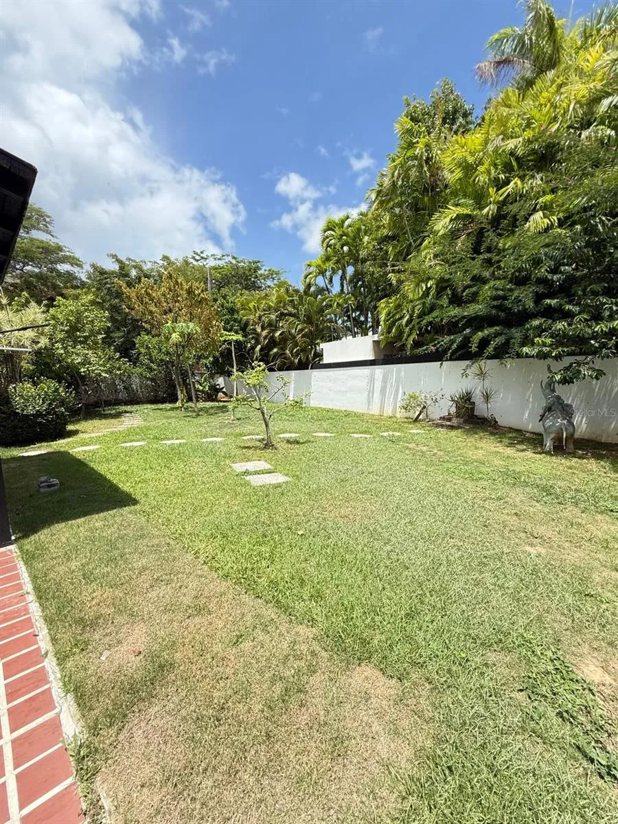 Tintillo Gardens CALLE 9 #E-2 Guaynabo, PR 00966
