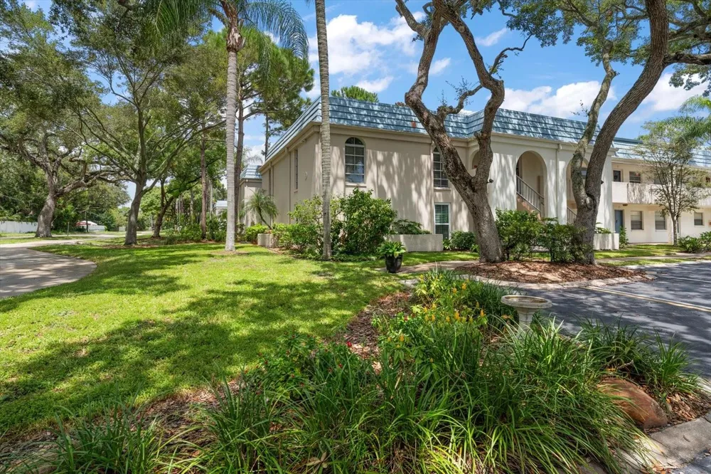 1975 W BAY DRIVE #109 Largo, FL 33770