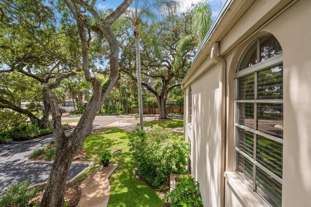 1975 W BAY DRIVE #109 Largo, FL 33770