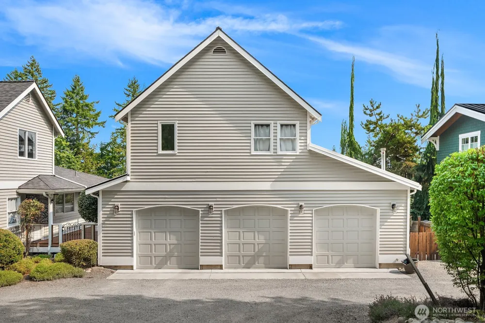 1718 292nd Place NE Carnation, WA 98014