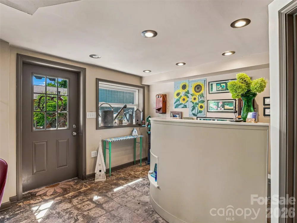 30 Maney Avenue Asheville, NC 28804