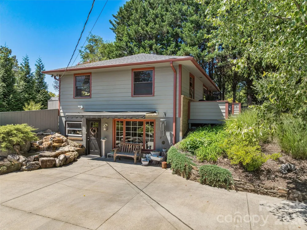 30 Maney Avenue Asheville, NC 28804