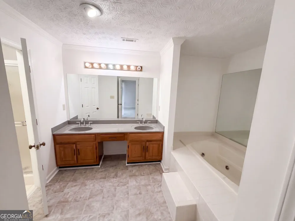 17 Dover TRL Peachtree City, GA 30269