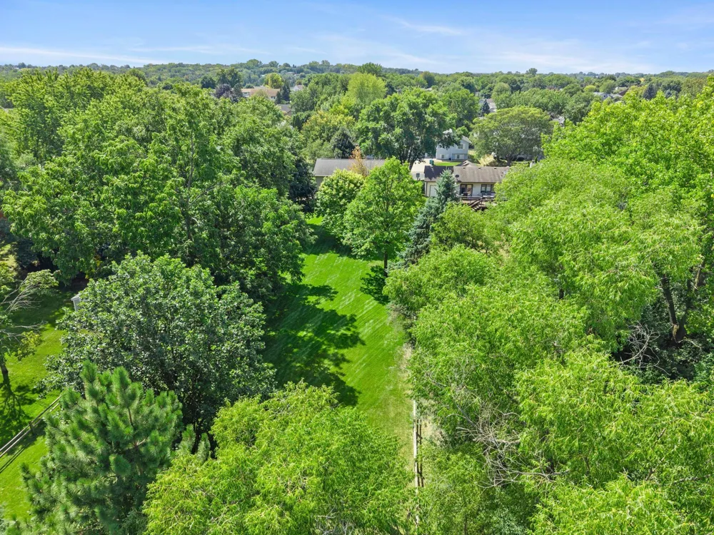 987 Kettle Creek Road Eagan, MN 55123
