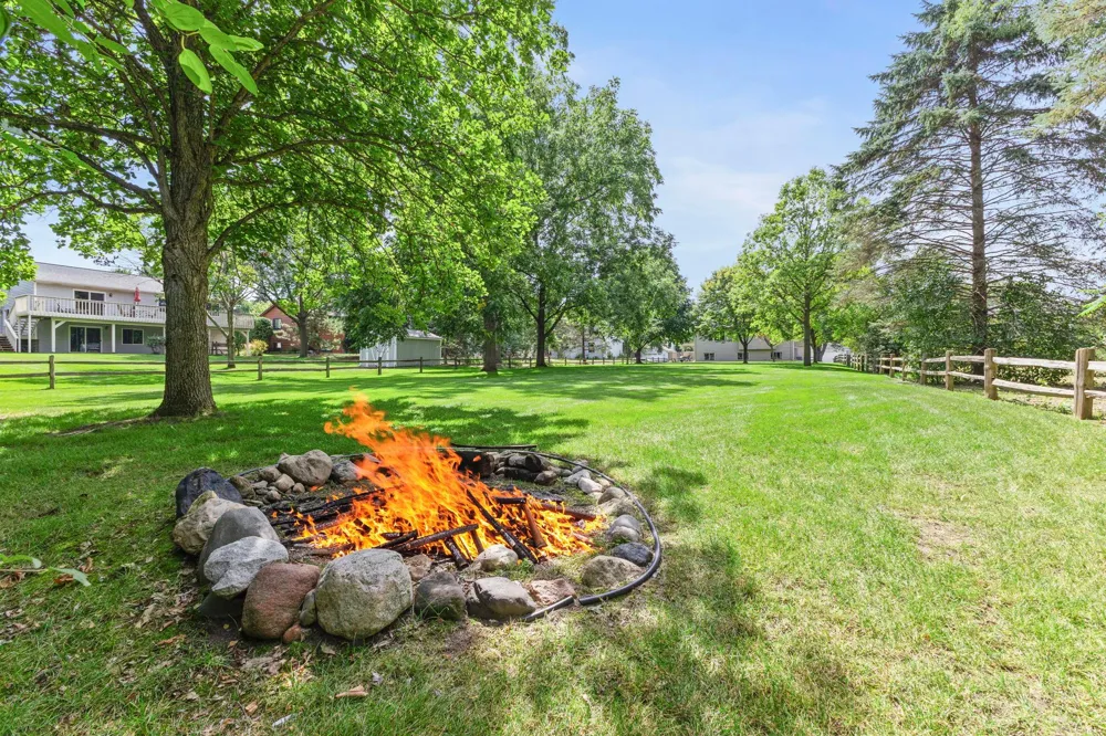 987 Kettle Creek Road Eagan, MN 55123