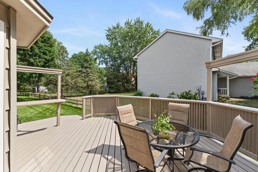 987 Kettle Creek Road Eagan, MN 55123