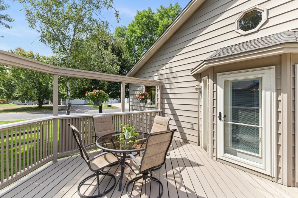 987 Kettle Creek Road Eagan, MN 55123