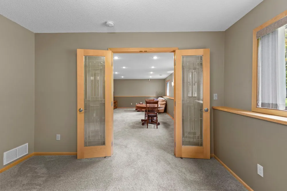 987 Kettle Creek Road Eagan, MN 55123