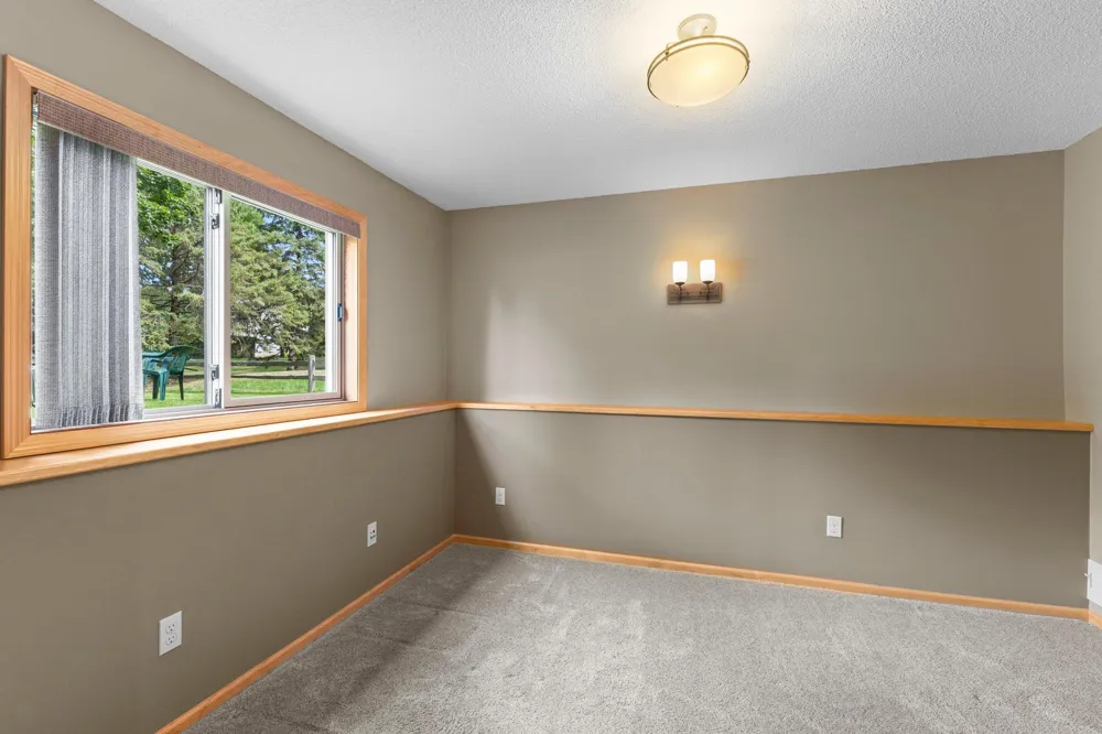 987 Kettle Creek Road Eagan, MN 55123