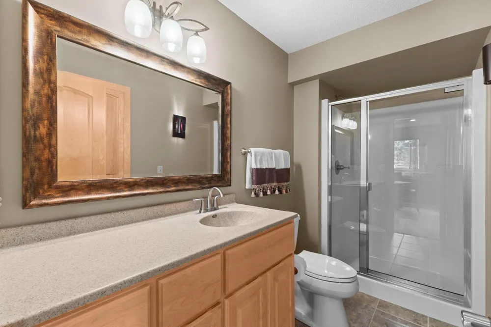 987 Kettle Creek Road Eagan, MN 55123