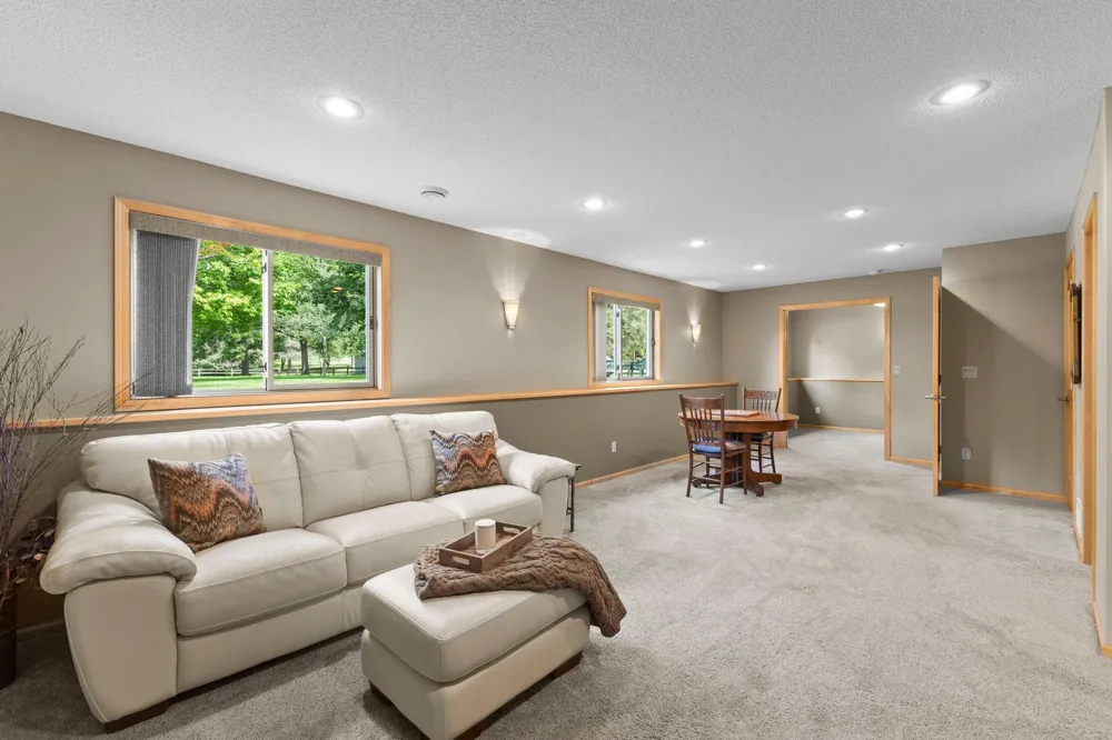 987 Kettle Creek Road Eagan, MN 55123