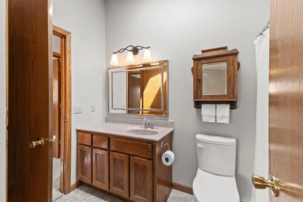 987 Kettle Creek Road Eagan, MN 55123