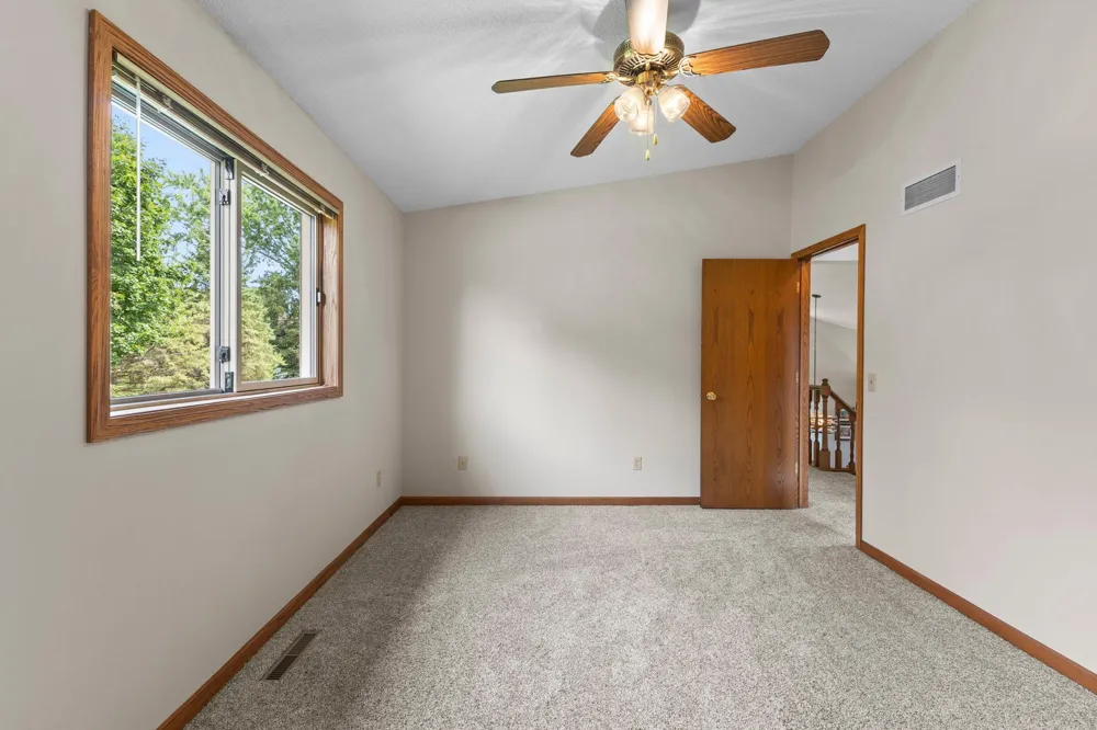 987 Kettle Creek Road Eagan, MN 55123