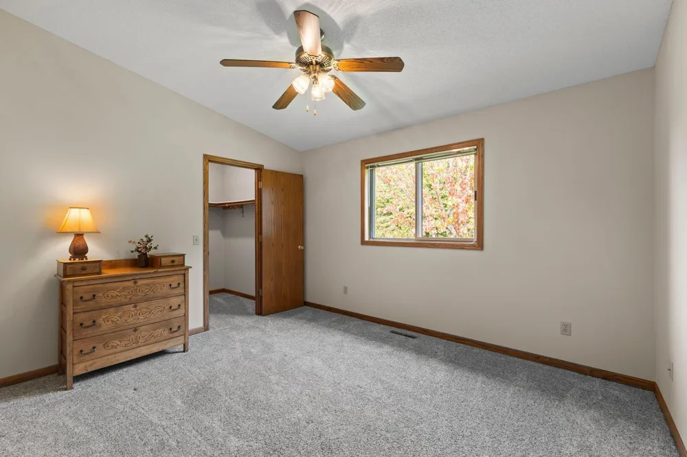 987 Kettle Creek Road Eagan, MN 55123