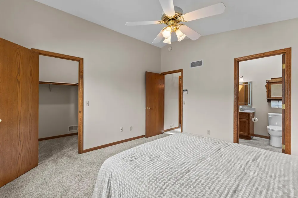 987 Kettle Creek Road Eagan, MN 55123