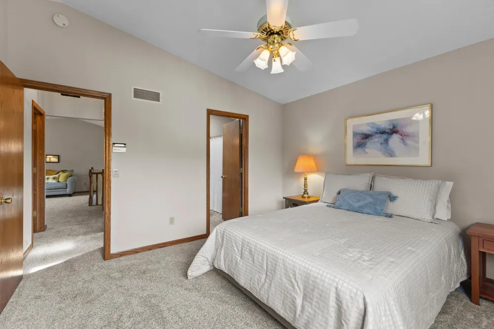 987 Kettle Creek Road Eagan, MN 55123