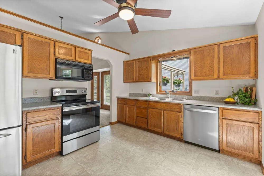 987 Kettle Creek Road Eagan, MN 55123