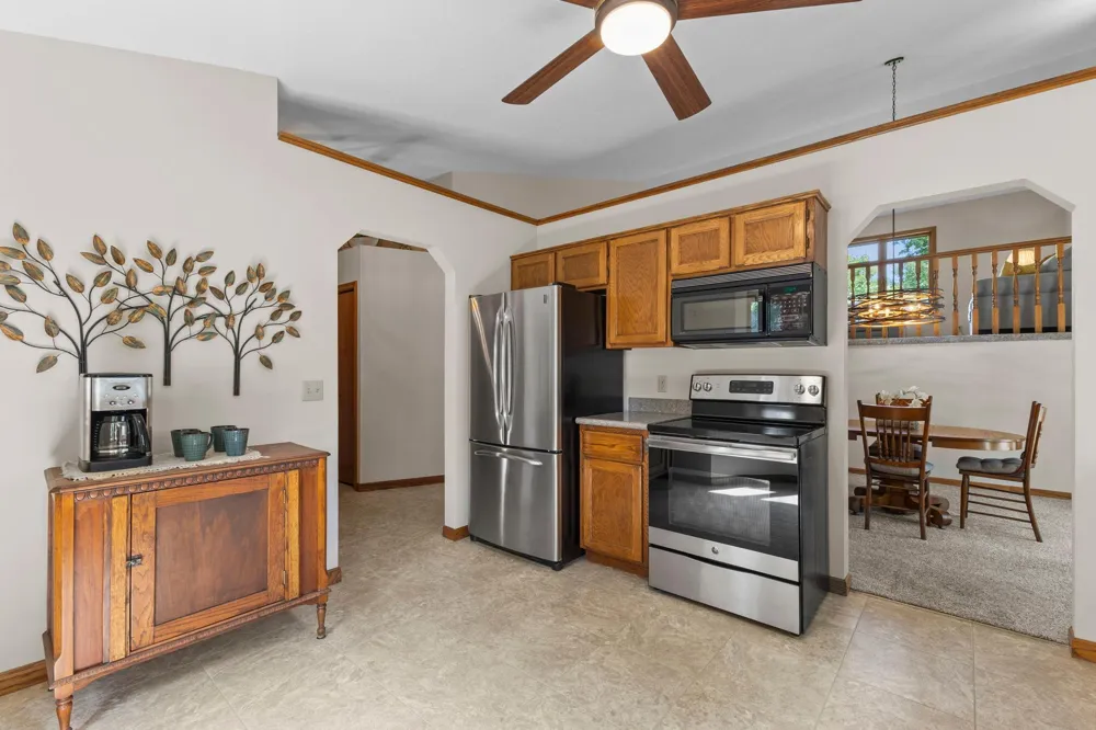 987 Kettle Creek Road Eagan, MN 55123