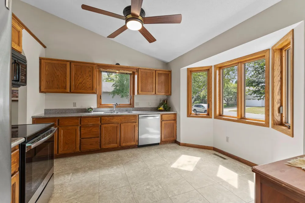 987 Kettle Creek Road Eagan, MN 55123