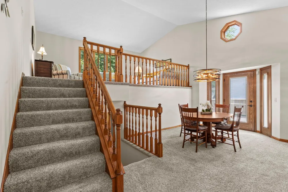 987 Kettle Creek Road Eagan, MN 55123