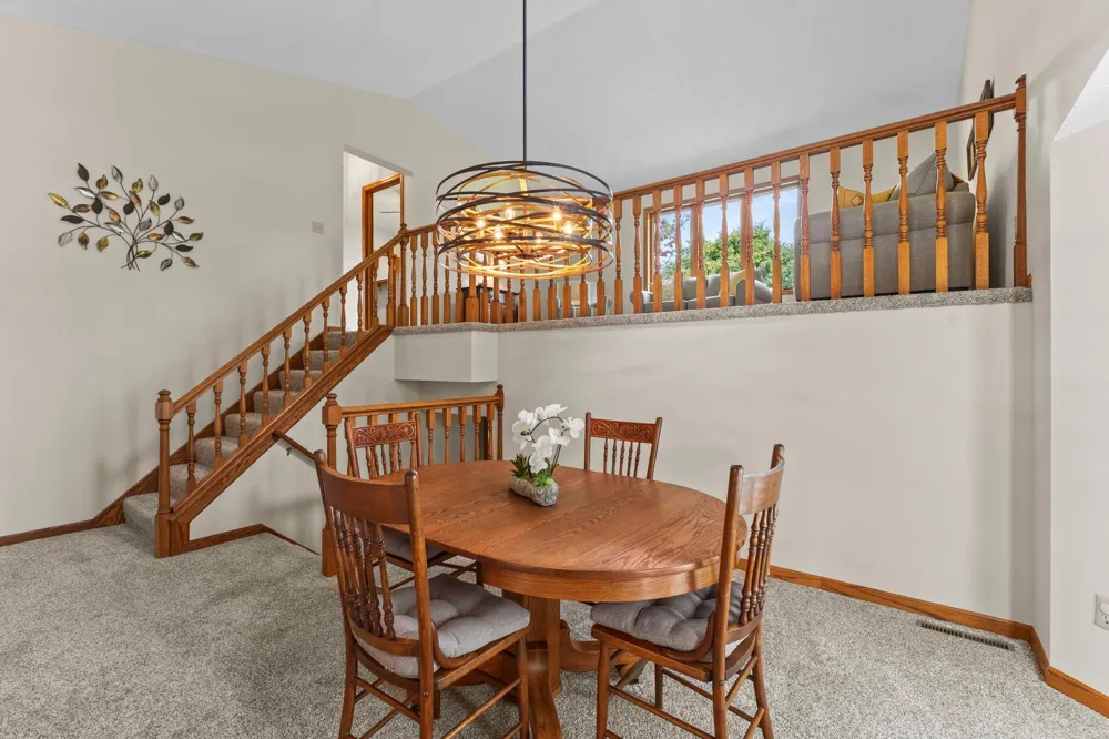 987 Kettle Creek Road Eagan, MN 55123